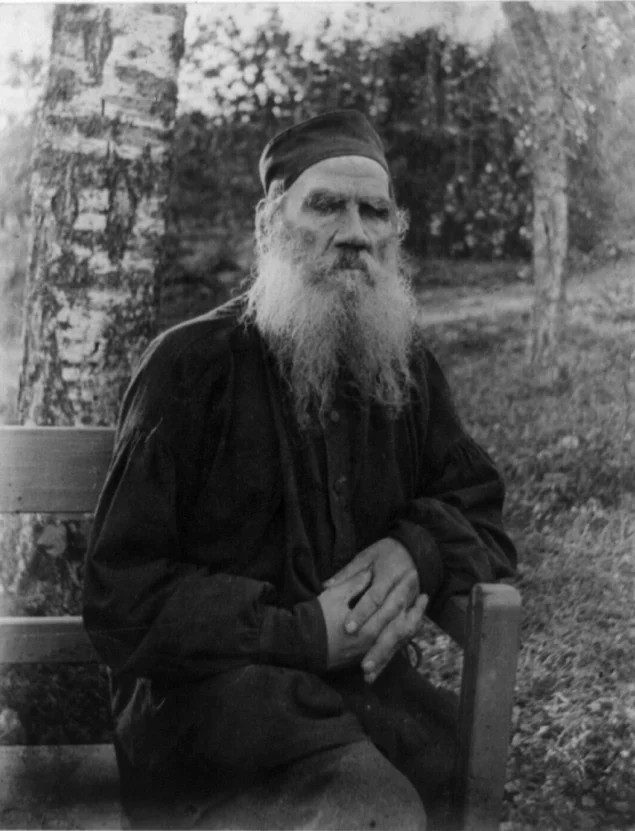 Öyle horozlar vardır ki, öttükleri için güneşin doğduğunu sanırlar.