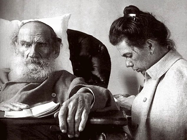Bir insan acı duyarsa canlıdır. Başkasının acısını duyarsa insandır.