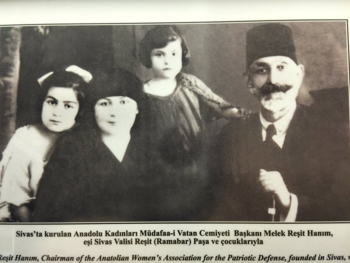 Melek Reşit Hanım (Melek Ronabar) (1807-1958)