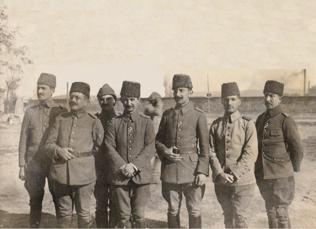 GELENEĞİN TERSİNE GENÇTİ