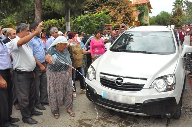 Su Dökerek Uğurlama
