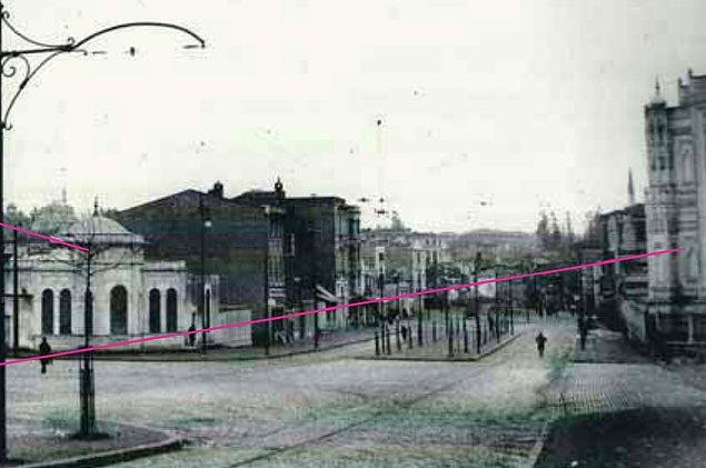 Pertevniyal Valide Sultan Camii (1869) her ne kadar günümüze taşındıysa da camiye ait sebil, meydan gibi birçok şey ortadan kaldırılır.