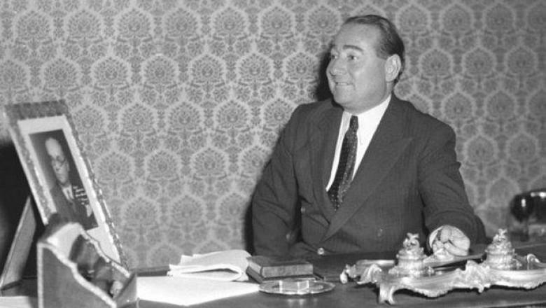 Adnan Menderes'in 'İstanbul'u Fethediyoruz' Diye İmara Başlayıp Onlarca Cami ve Tarihi Eseri Yıktığını Biliyor muydunuz?