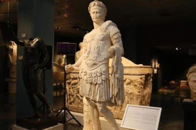 ABD’de ele geçirilip Antalya’ya getirilen tarihi eserler sergilenmeye başlandı