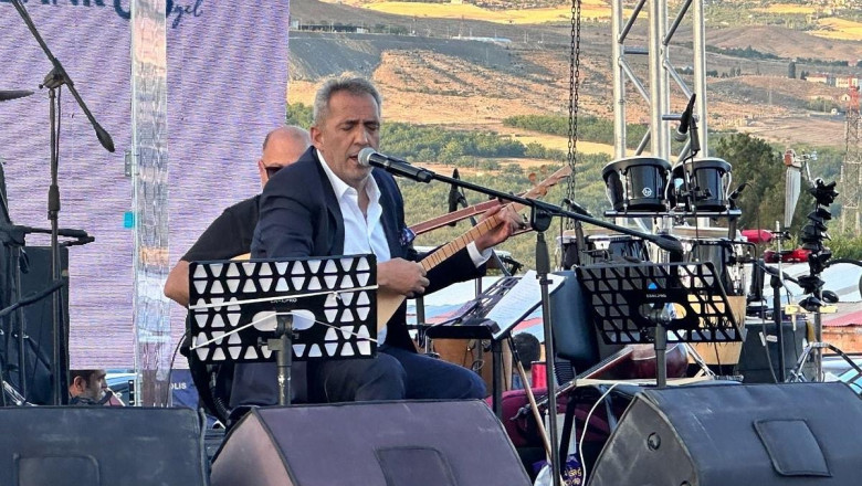 Yavuz Bingöl konserine 8 kişi gelince sahneden indi!